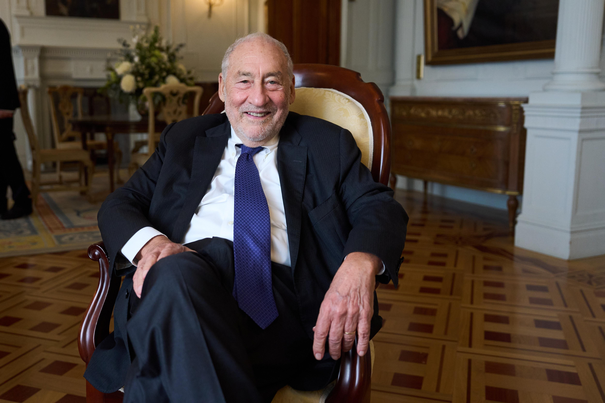 조셉 e. 국제 대학의 Stiglitz Menzade Payleo.