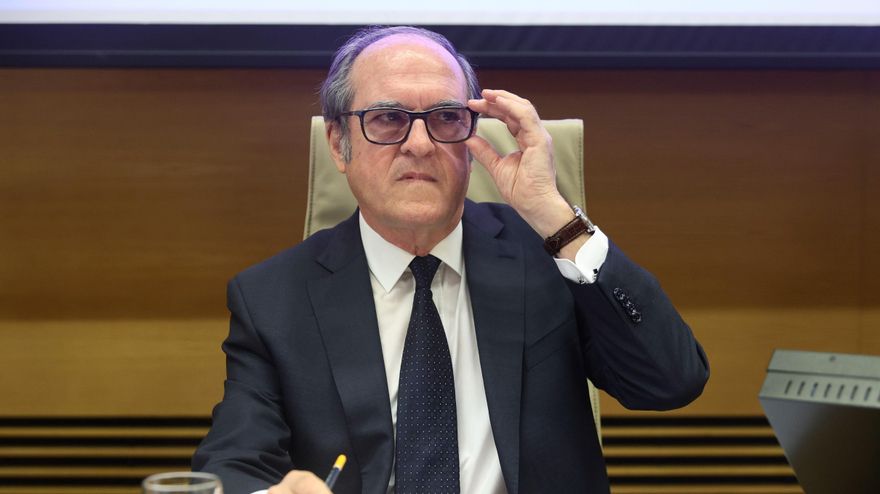 El Defensor del Pueblo, Ángel Gabilondo, a su llegada a una Comisión Mixta de Relaciones con el Defensor del Pueblo, en el Congreso de los Diputados, a 10 de mayo de 2022, en Madrid (España). Durante su intervención ha presentado el Informe Anual correspo