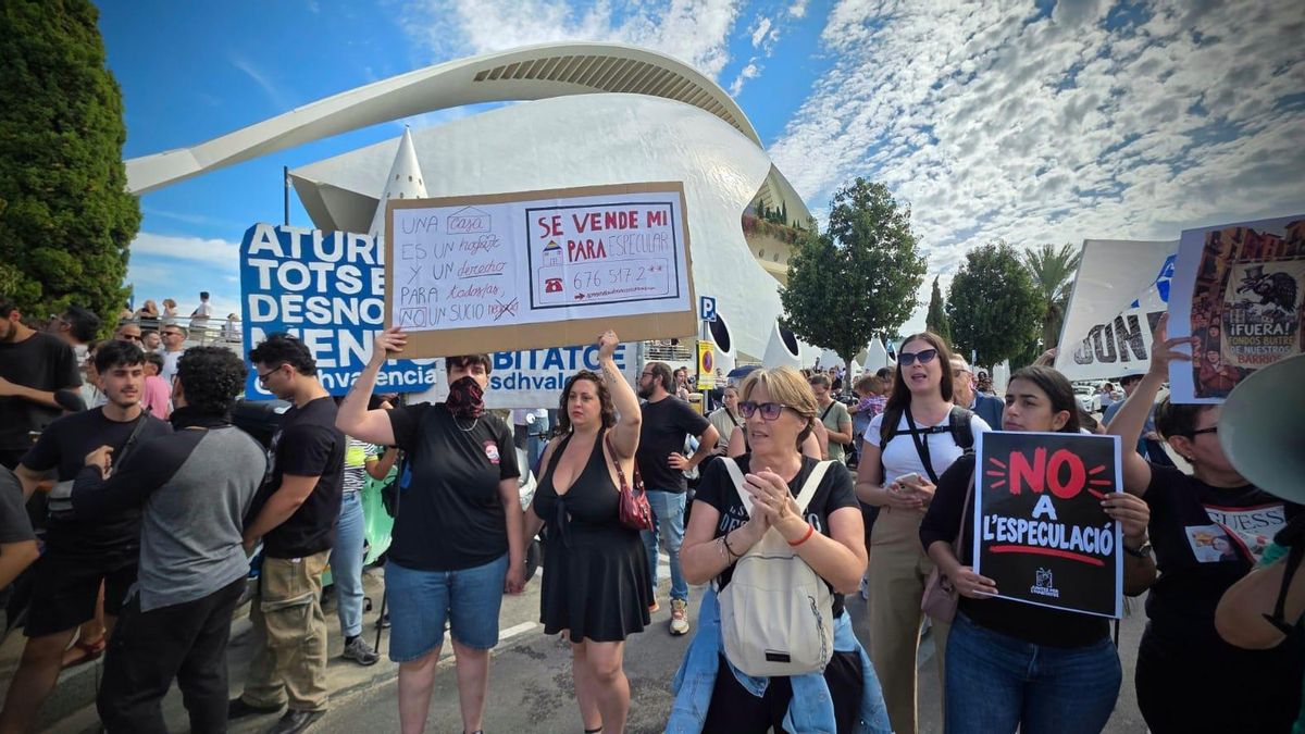 Un momento de la manifestación por la vivienda celebrada este sábado en València.