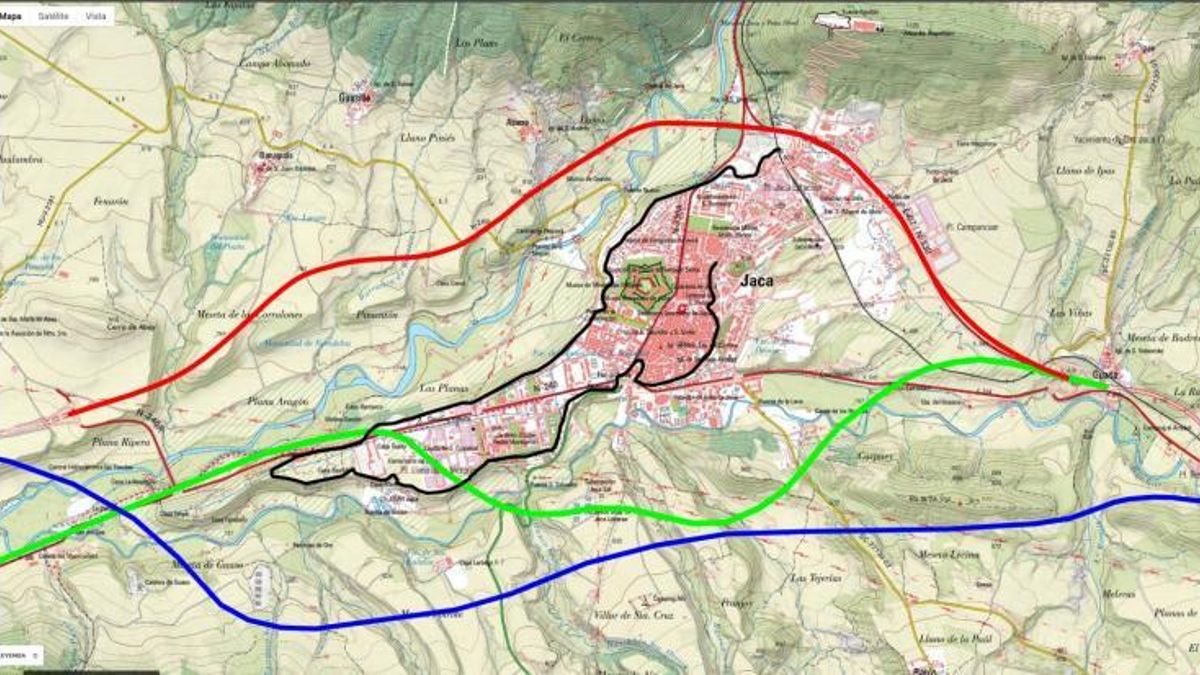 En rojo, la variante norte. En verde, la opción sur que era inexplicablemente torpe, cortaba dos veces el ferrocarril así como dos cornisas. En azul, la propuesta actual de trazado de la variante por el sur