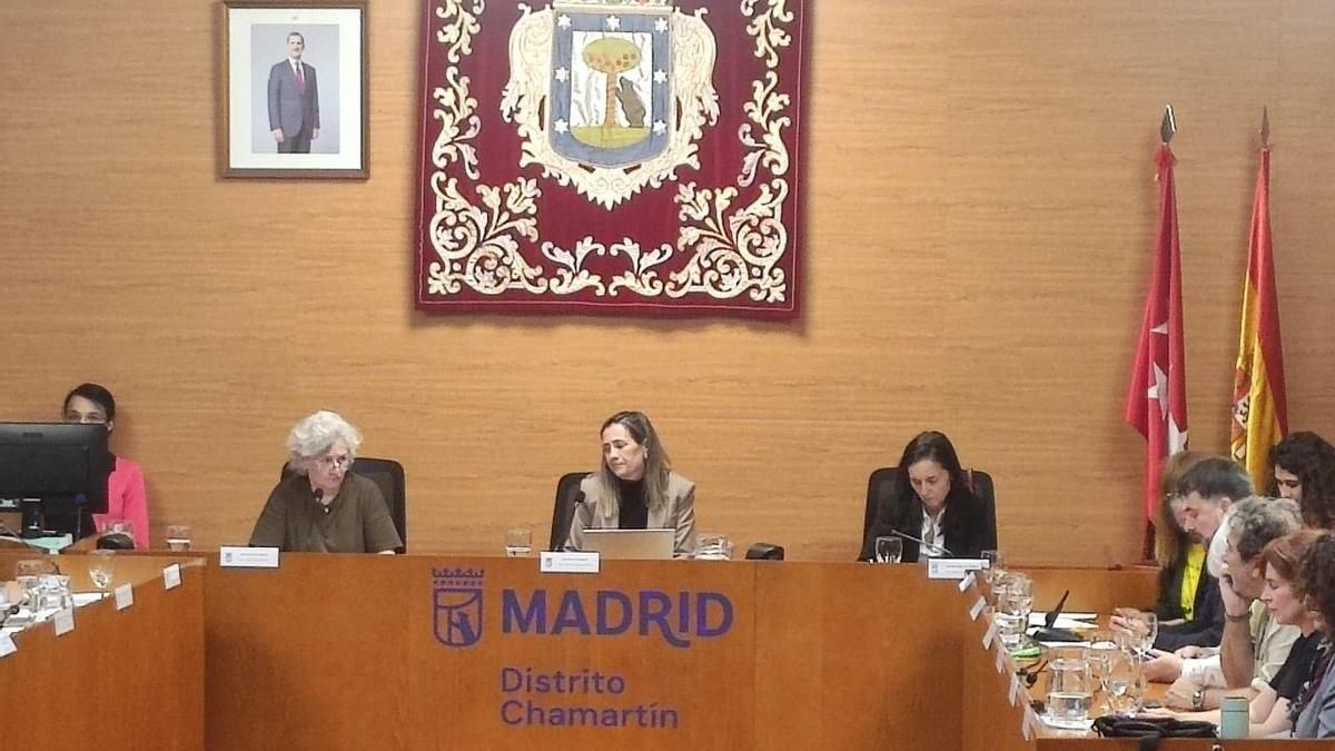 Yolanda Estrada niega las denuncias por acoso laboral en la Junta de Chamartín y se defiende atacando a Pedro Sánchez