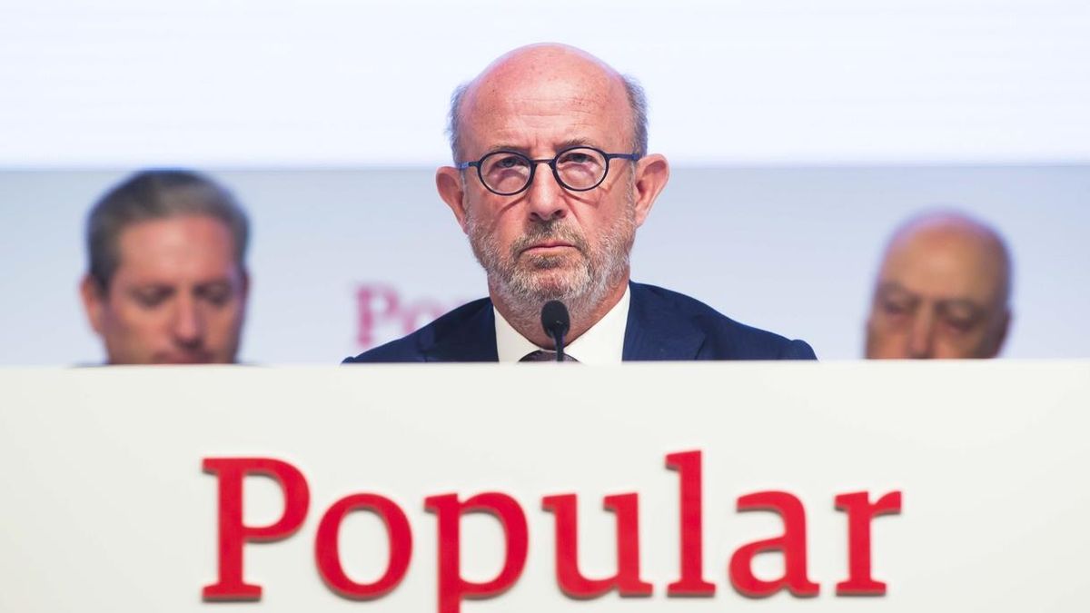 Popular pide una "muestra de interés" a los bancos interesados en una fusión, pero no ha tomado una decisión