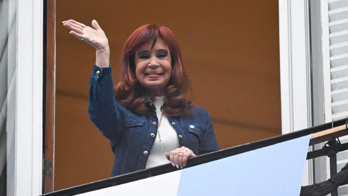 Cristina Fernández desde su balcón.
