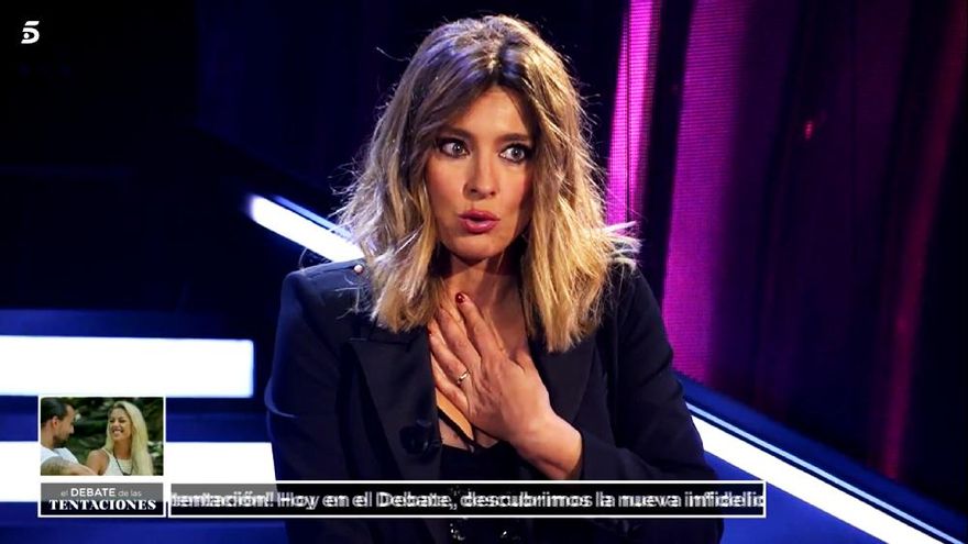 Sandra Barneda avanza su "ataque de llorera" en una hoguera de 'La isla de las tentaciones'