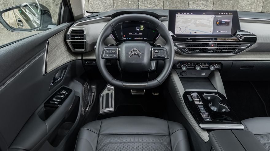 Puesto de conducción del Citroën C5 X.