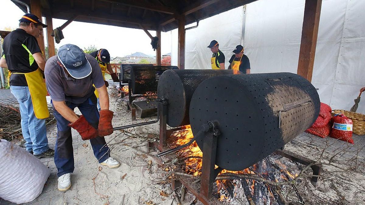 El magosto de Páramo del Sil se acerca a las dos décadas con la fórmula añadida del mercado tradicional