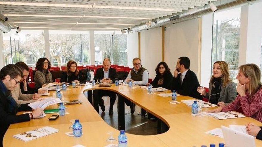 Reunión de la directora general de Turismo, Estrella Torrecilla, con representantes de Convencions Bureau de Castilla y León para el desarrollo del proyecto de Turismo de Congresos. / Concha Ortega / ICAL