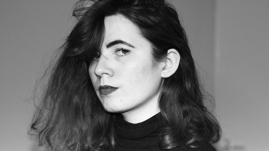 Naoise Dolan, escritora de 'La pareja feliz': “Muchos vivimos y trabajamos en un entorno que provoca depresión”