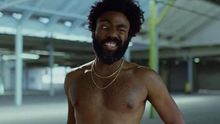 Donald Glover imitando la cara de un personaje del cómic The Boondocks, una de las referencias ocultas de su videoclip "This is America"