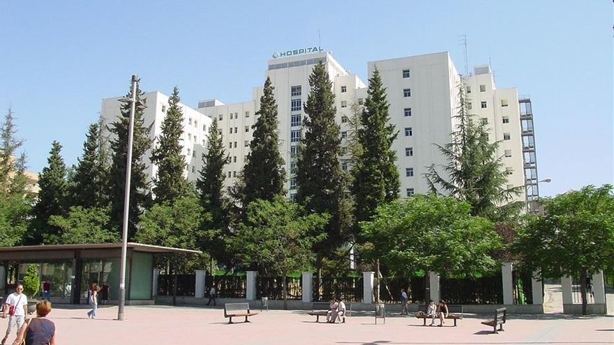 Fachada del Hospital Virgen de las Nieves de Granada