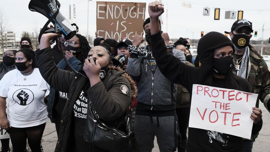 Cómo los republicanos están intentando restringir el derecho a voto en algunas comunidades de EEUU