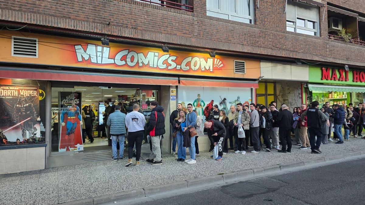 Largas filas en MilCómics Zaragoza