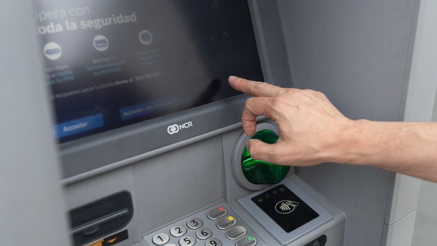 El Gobierno vasco financiará la instalación de 38 cajeros en zonas rurales para evitar la "exclusión financiera"