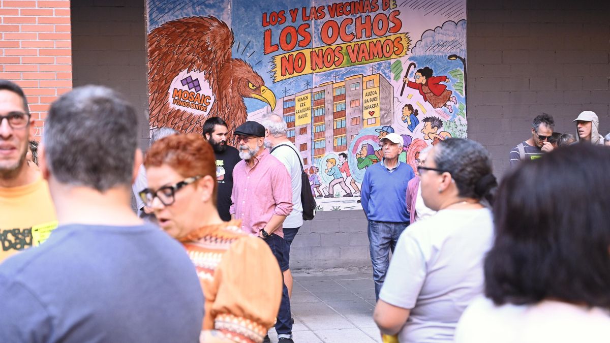 Manifestación contra el desalojo de la finca de Erandio, en Bizkaia, donde viven Félix padre e hijo
