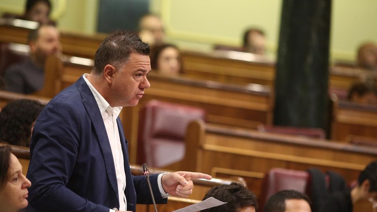 Podemos pregunta al Gobierno por quejas de militares de San Fernando "obligados" a asistir a una charla religiosa