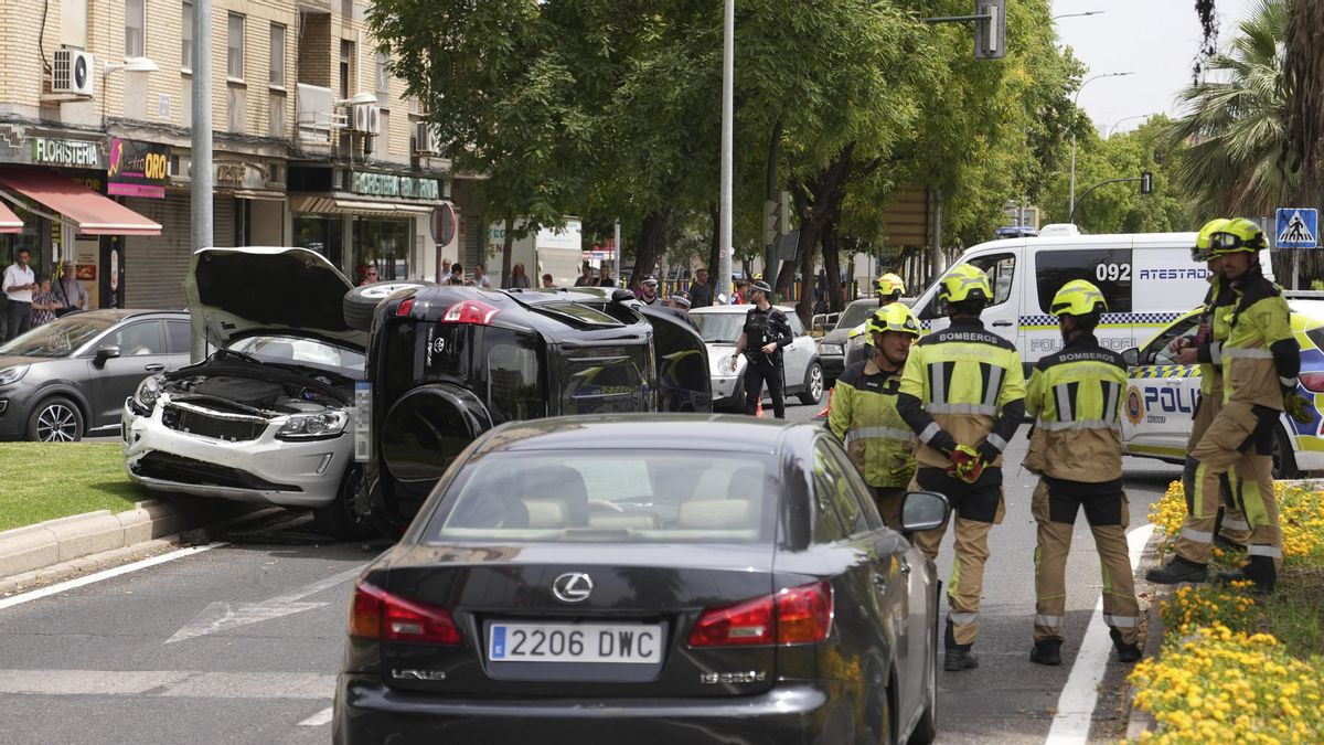 Accidente entre dos vehículos en la Avenida de Libia