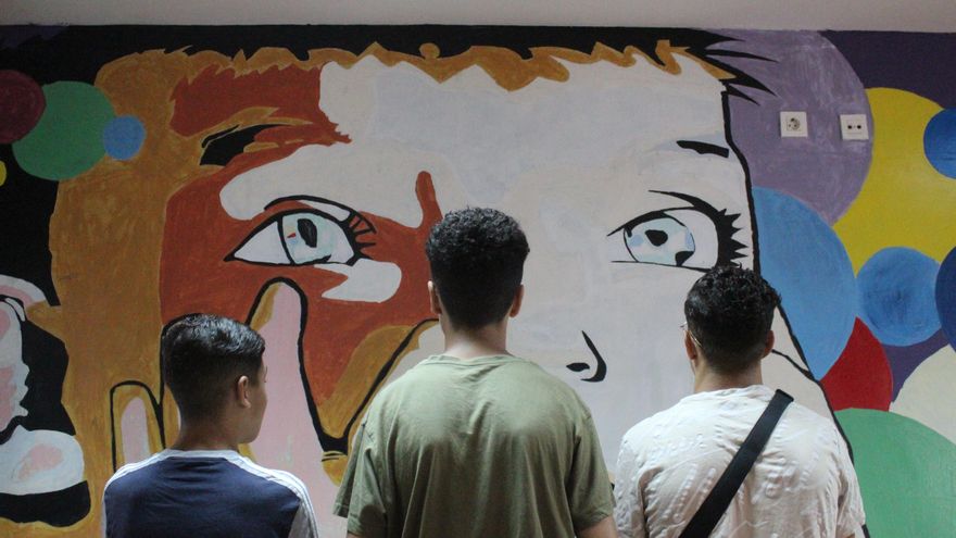 Boxeo, matemáticas y más seguridad: la vida de tres menores migrantes un año después de llegar a Ceuta