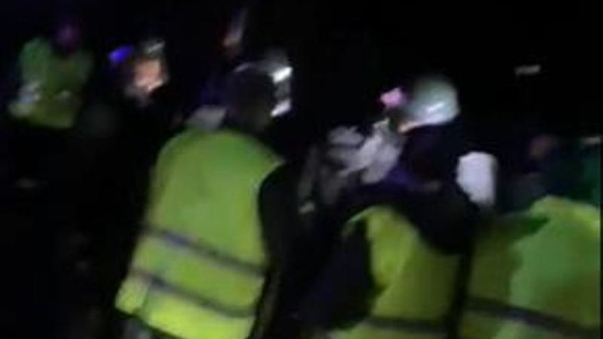 Nueve guardias civiles heridos y dos agricultores detenidos tras el corte nocturno de la A-6 en Zamora