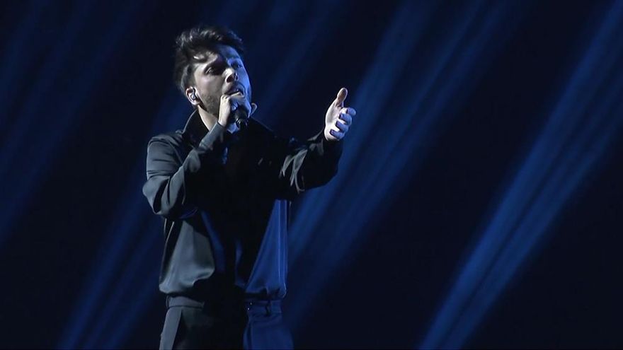 Así ha sido el primer ensayo de Blas Cantó en Eurovisión 2021, con escenografía mínima y una luna gigante