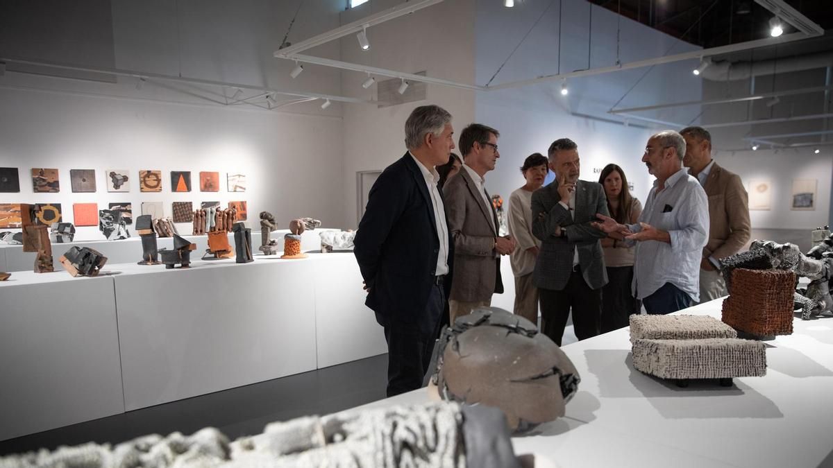 La Sala Amós Salvador acoge ‘El rastro de Wei’, la nueva exposición de Rafa Pérez que dialoga con la poesía y la pintura china del siglo VIII