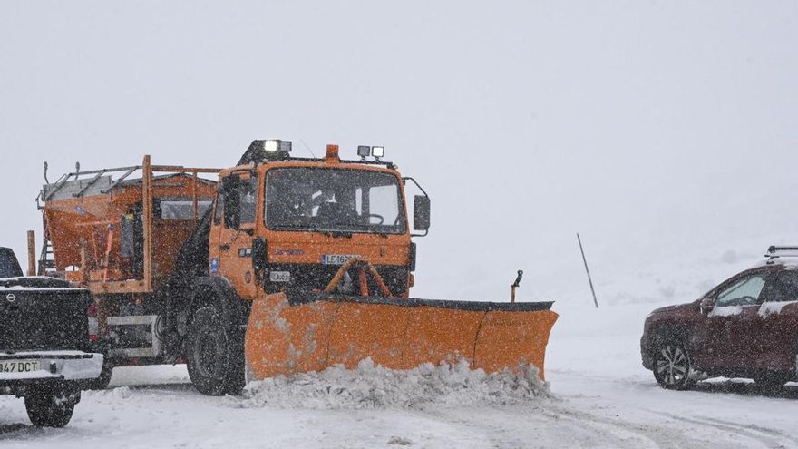 Una máquina quitanieves en una imagen de archivo