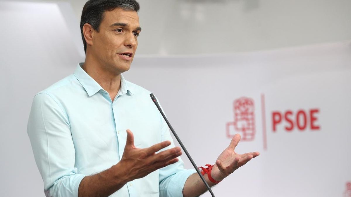 Sánchez tacha de medida "liberal" las ayudas a jóvenes propuestas por Susana Díaz porque les endeudará