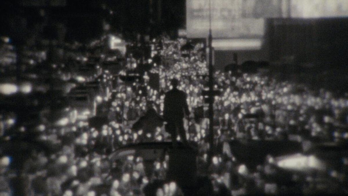 Fotograma de la película 'like moths to light', de Gala Hernández