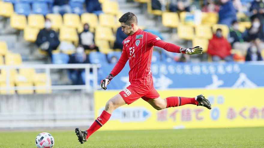 El CD Tenerife ficha a Serantes y traspasa a Ortolá