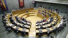 El Parlamento de Navarra aprueba una ley para introducir cláusulas sociales en la contratación pública