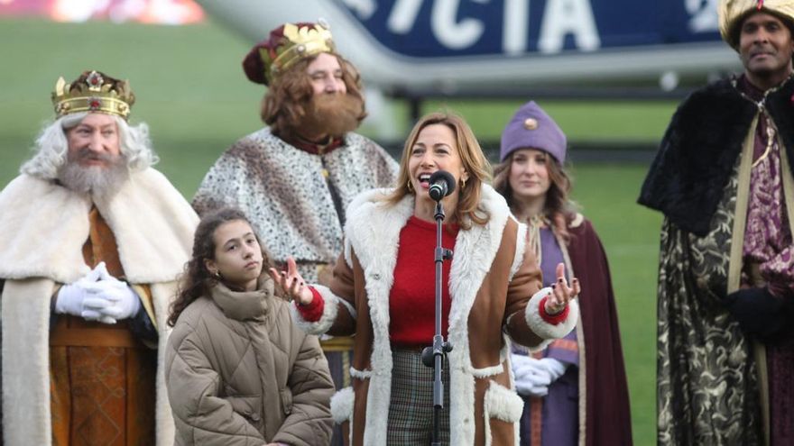El patinazo de la alcaldesa de Zaragoza en la bienvenida a los Reyes Magos: "Que todos los niños reciban un regalo, aunque sea un libro”
