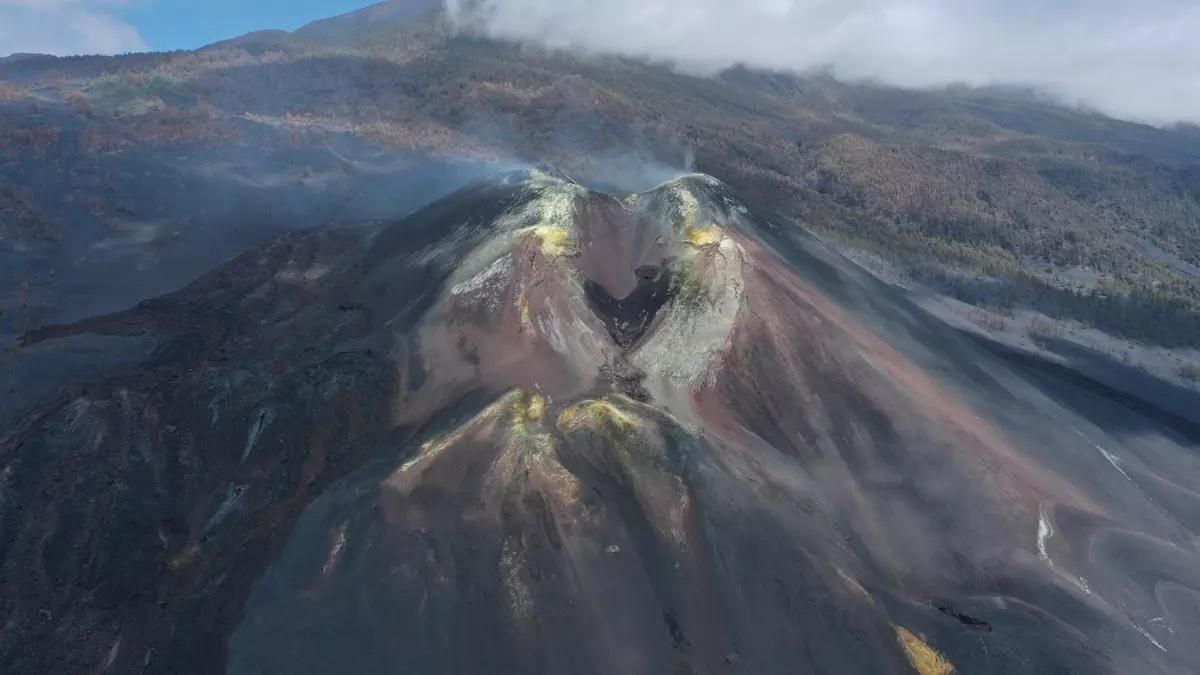 Imagen del volcán Tajogaite captada por el dron.