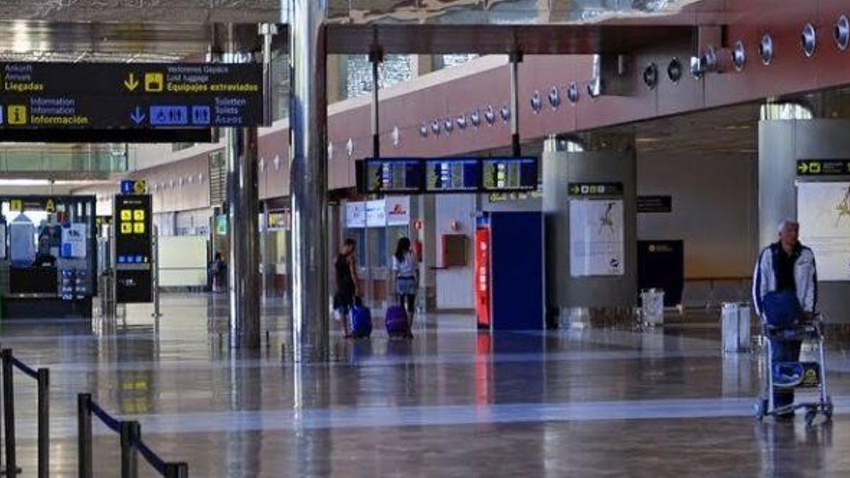 Canarias y el Estado aplazan a la segunda quincena de septiembre la reunión sobre la cogestión de los aeropuertos