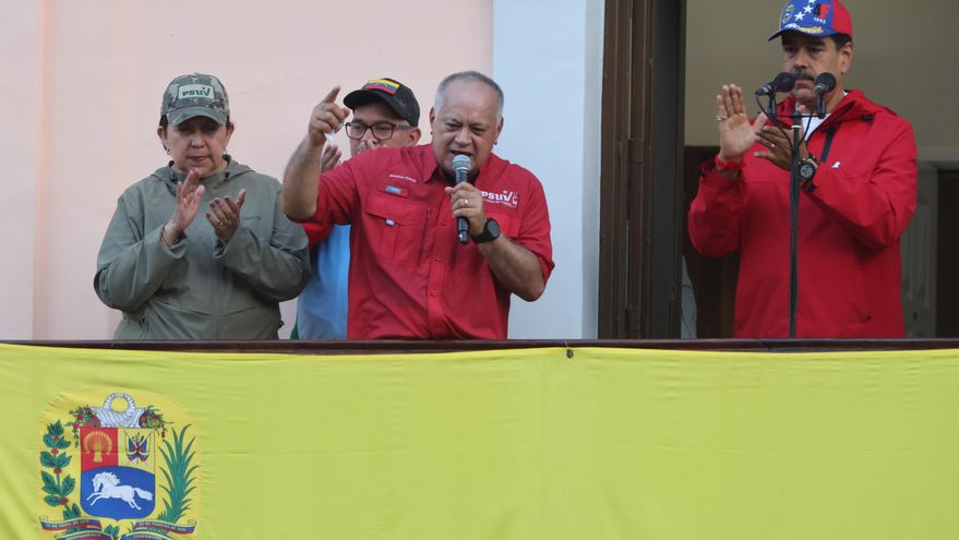 Titular de Interior venezolano sugiere a EE.UU. acabar con 'coyotes' para resolver migración
