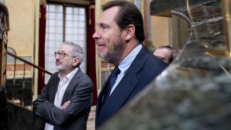 Puente denuncia que "se quiere tumbar al Gobierno con medios nada democráticos" tras los reveses judiciales contra el PSOE