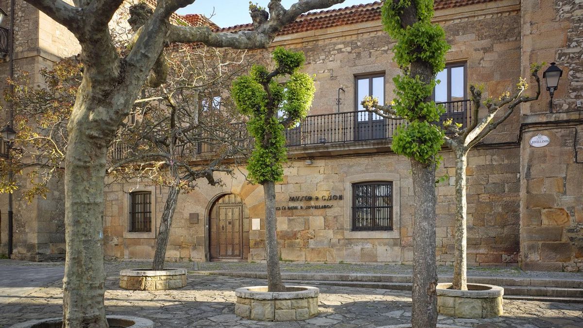 Fue la casa asturiana donde nació y vivió Jovellanos y que ahora acoge como museo innumerables obras del literato y filósofo ilustrado