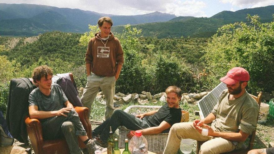 Puyuelo: el pueblo abandonado en los años 60 escogido por cuatro jóvenes para vivir de forma autosuficiente