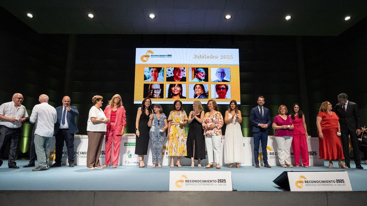 El SES homenajea a 594 profesionales jubilados y recuerda a los 15 trabajadores fallecidos durante el último año