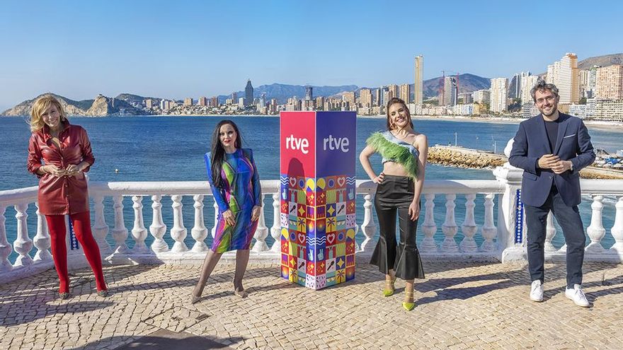 Inés Hernand, junto a María Eizaguirre, Alaska y Máximo Huerta