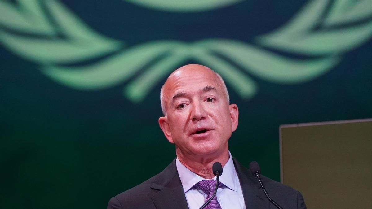 La NASA encarga a Jeff Bezos empezar la construcción de una base en La Luna