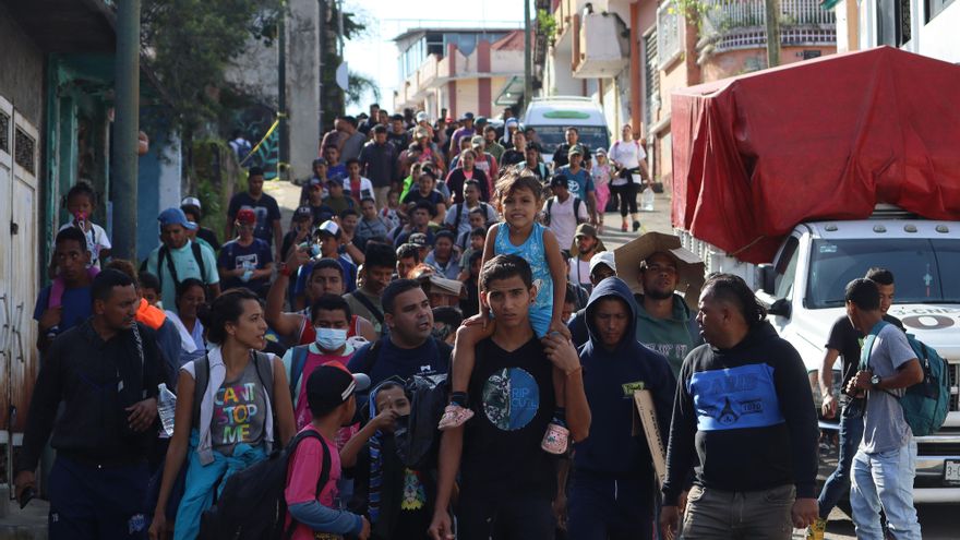 Nueva caravana con unos 400 migrantes parte desde la frontera sur de México