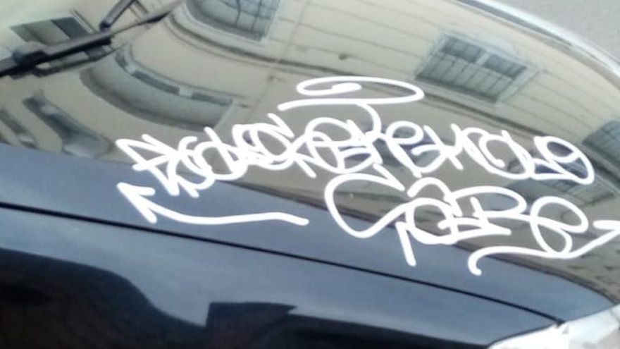 Identificado un grafitero que pintaba en vehículos y mobiliario urbano de Logroño