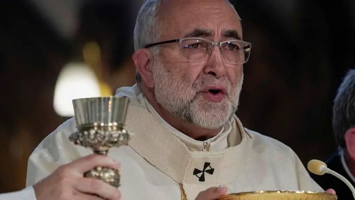 El Arzobispo de Oviedo, Jesús Sanz Montes.