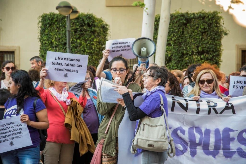 Manifestación feminista para pedir la dotación presupuestaria para el Pacto contra la Violencia de Género / CARLOS TRENOR