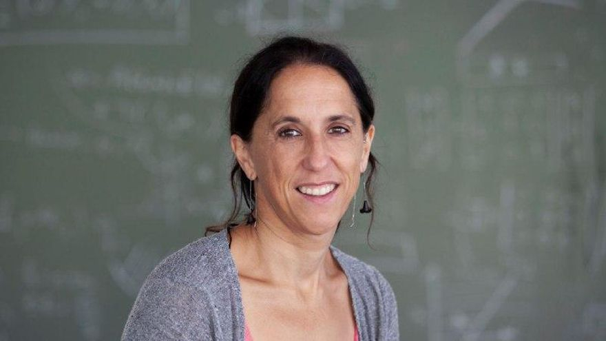 Arantzazu García Lekue, física: "Hay una romantización de la Ciencia. Aunque nos apasione nuestro trabajo merecemos condiciones dignas"