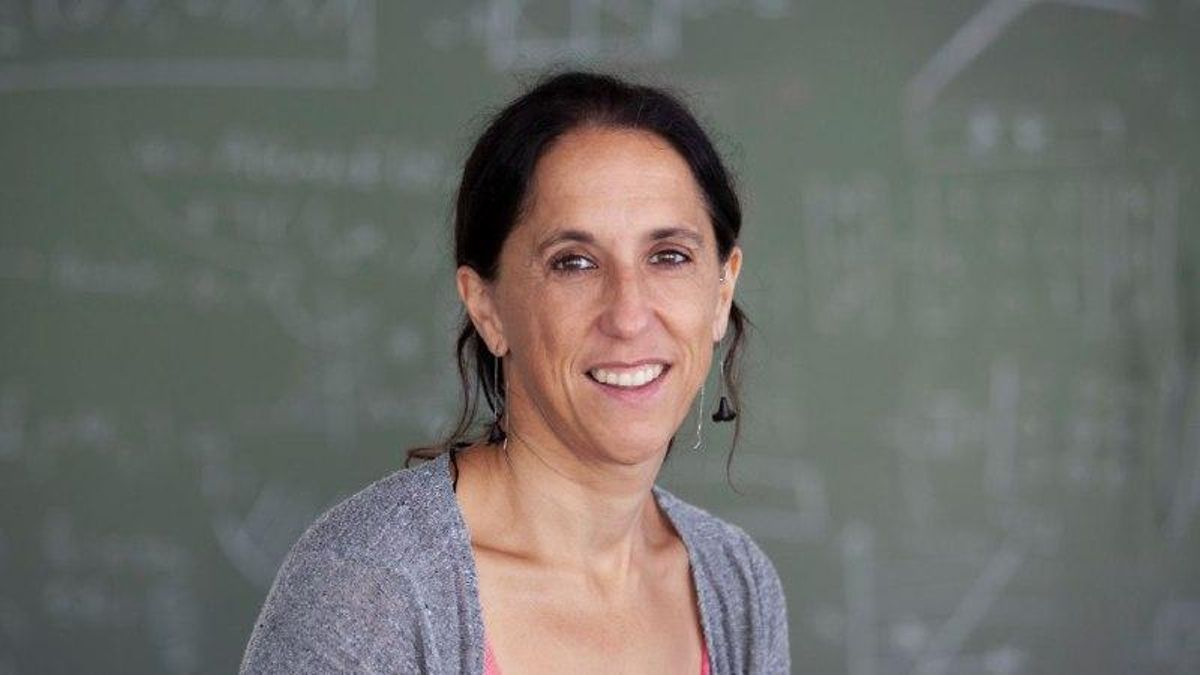 Arantzazu García Lekue, física: "Hay una romantización de la Ciencia. Aunque nos apasione nuestro trabajo merecemos condiciones dignas"