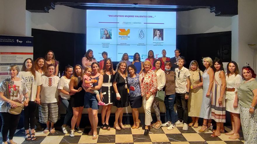 Una red de sororidad brinda "futuro y esperanza" a mujeres ucranias en Sevilla
