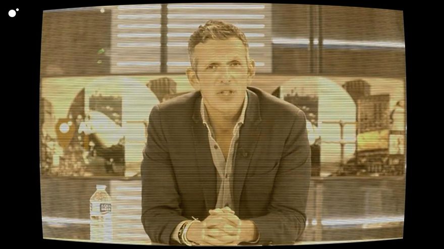 Joaquín Prat 'viaja' al pasado en Cuatro para informar del récord de inflación en España