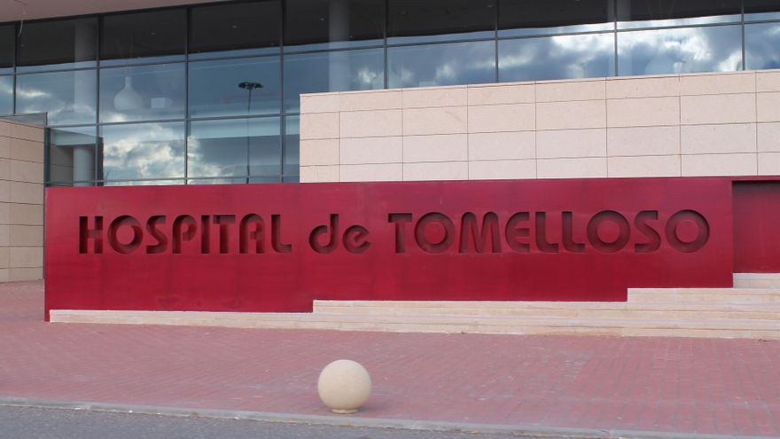 Un camionero ha resultado herido tras precipitarse desde un muelle de carga