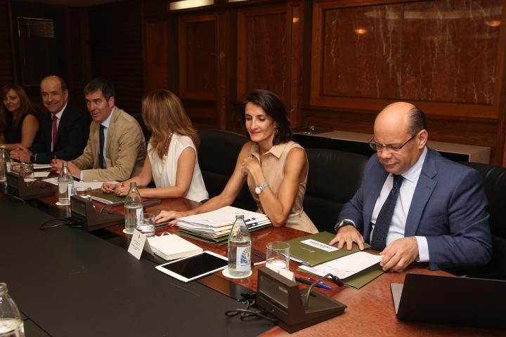 Lady Barreto Hernández, Pedro Ortega, Fernando Clavijo, Rosa Dávila, Mª Teresa Lorenzo, José Miguel Barragán (ALEJANDRO RAMOS)