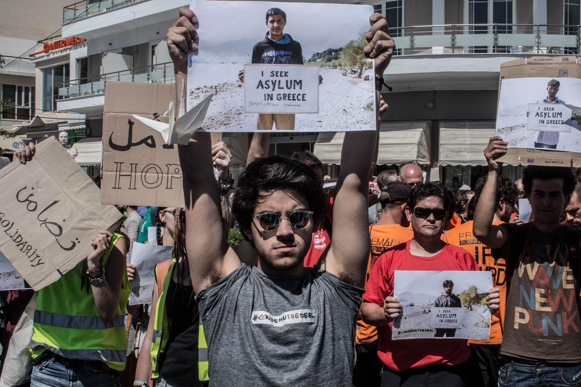 Protesta en el puerto de Mytilini, en la isla de Lesbos